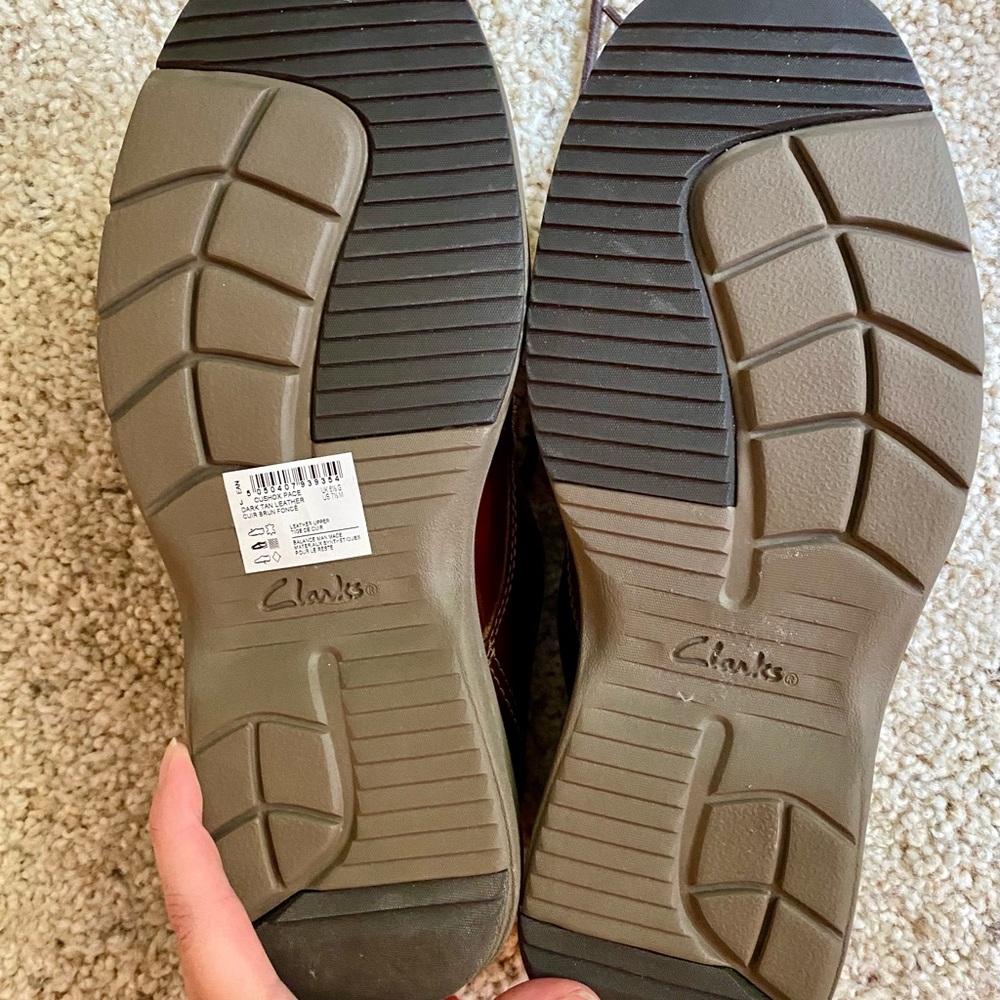 Men’s Clarks dress shoes - Picture 3 of 4